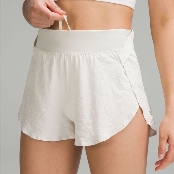 Lululemon Activewear Fast & Free High Rise 2” Shorts 12 Emboss Bone - Picture 1 of 12